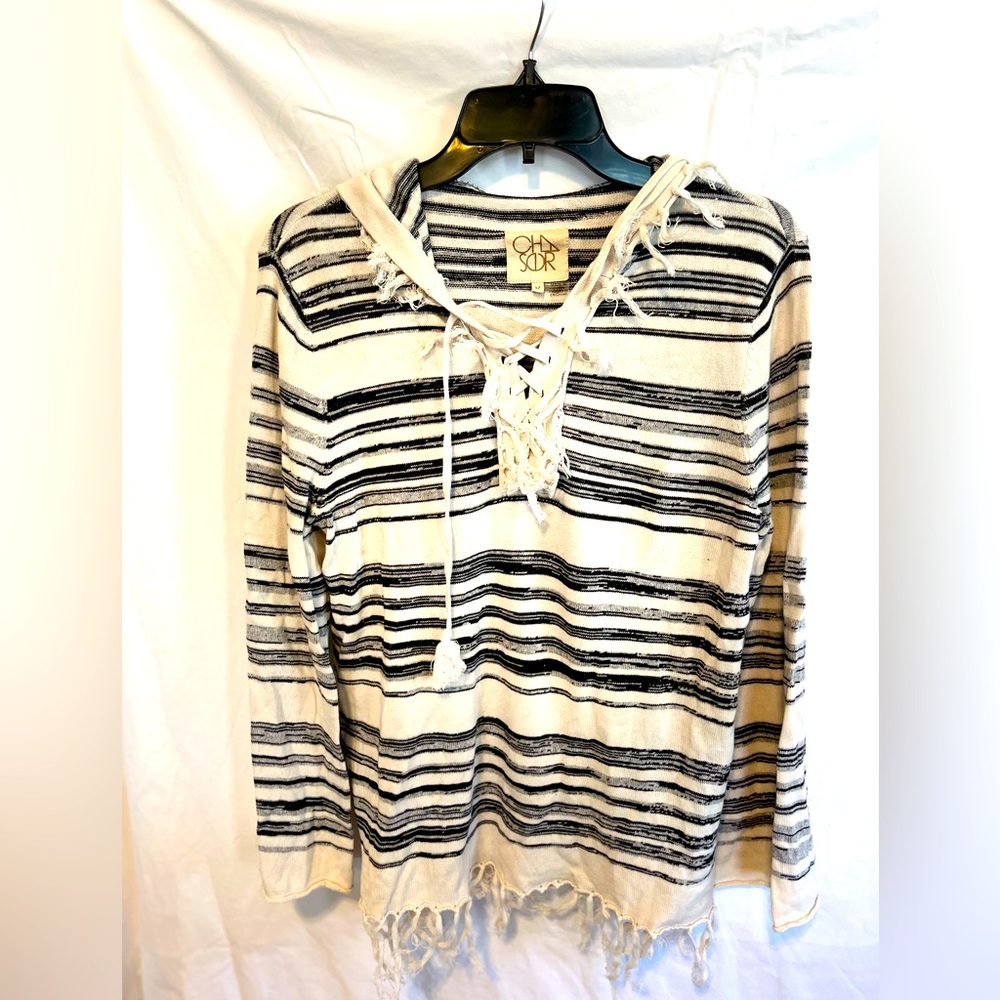 Light hooded sweater striped